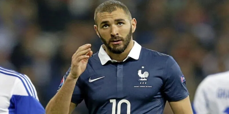 Benzema bí mật cưới vợ tại Ả Rập